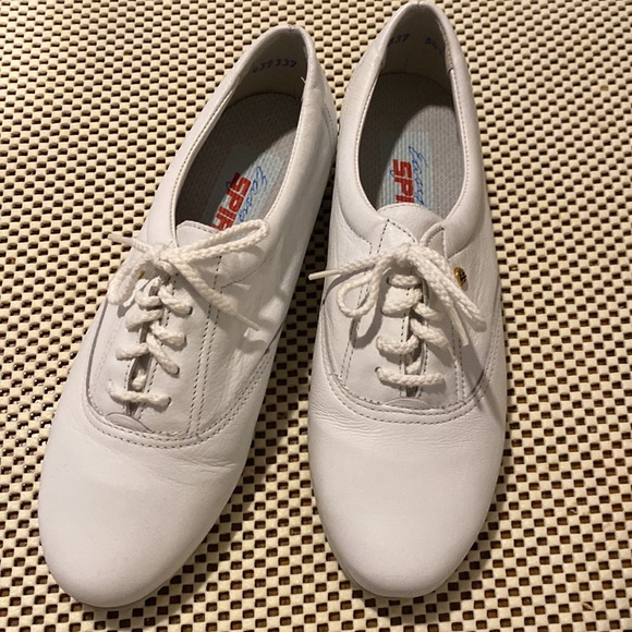 Easy Spirit women’s white leather Motion Lace Up oxford. Size 5.5. - Picture 6 of 9